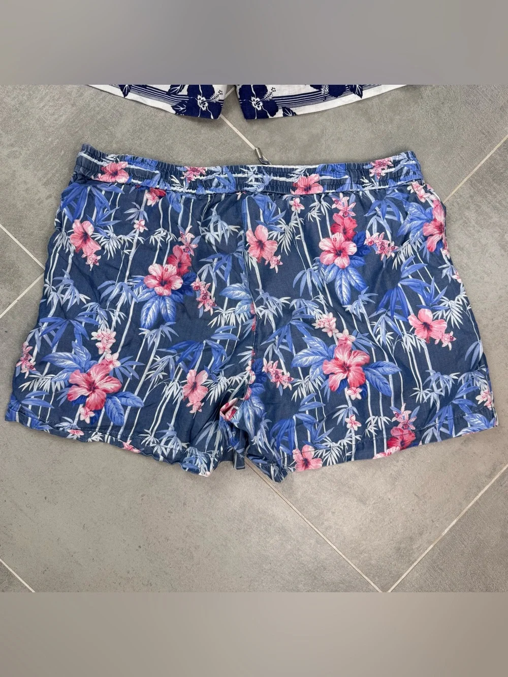 Tommy Bahama Women's Floral Drawstring Shorts Lot of 2 Cruise Beach Hibiscus